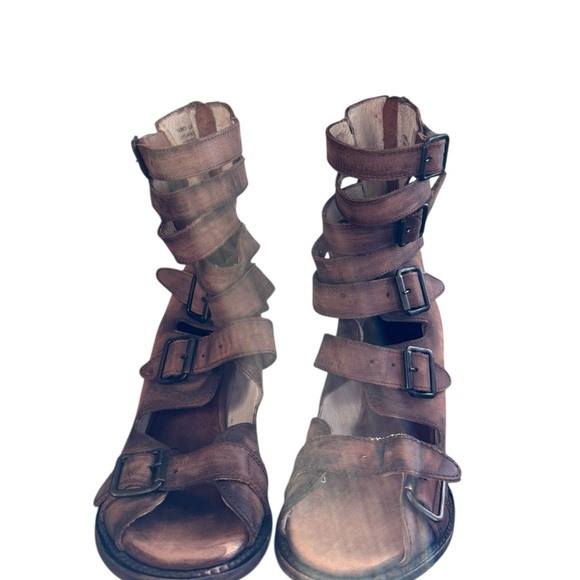 Freebird by Steven Bond Gladiator Sandal Women's 10 Brown Distressed Leather - Picture 3 of 15